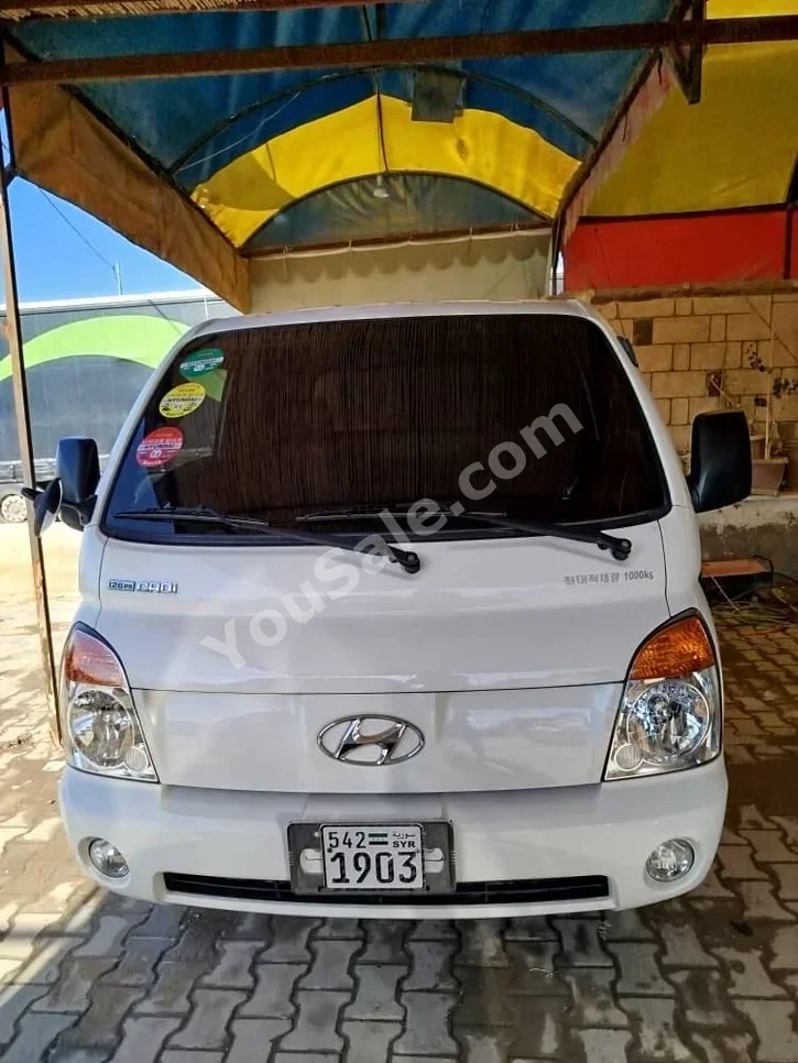 Hyundai Porter Porter 2012 Manual 120,000 km 4 Cylinder RWD Pick Up White Diesel