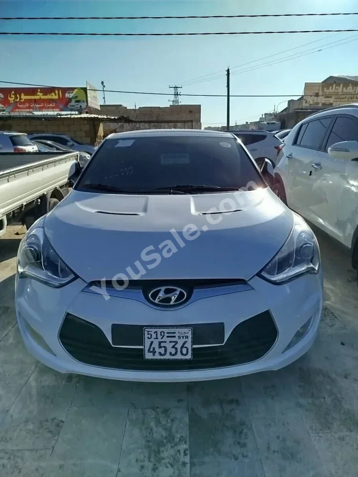 Hyundai Veloster 2012 Automatic 82,000 km 4 Cylinder FWD Hatchback White Gasoline