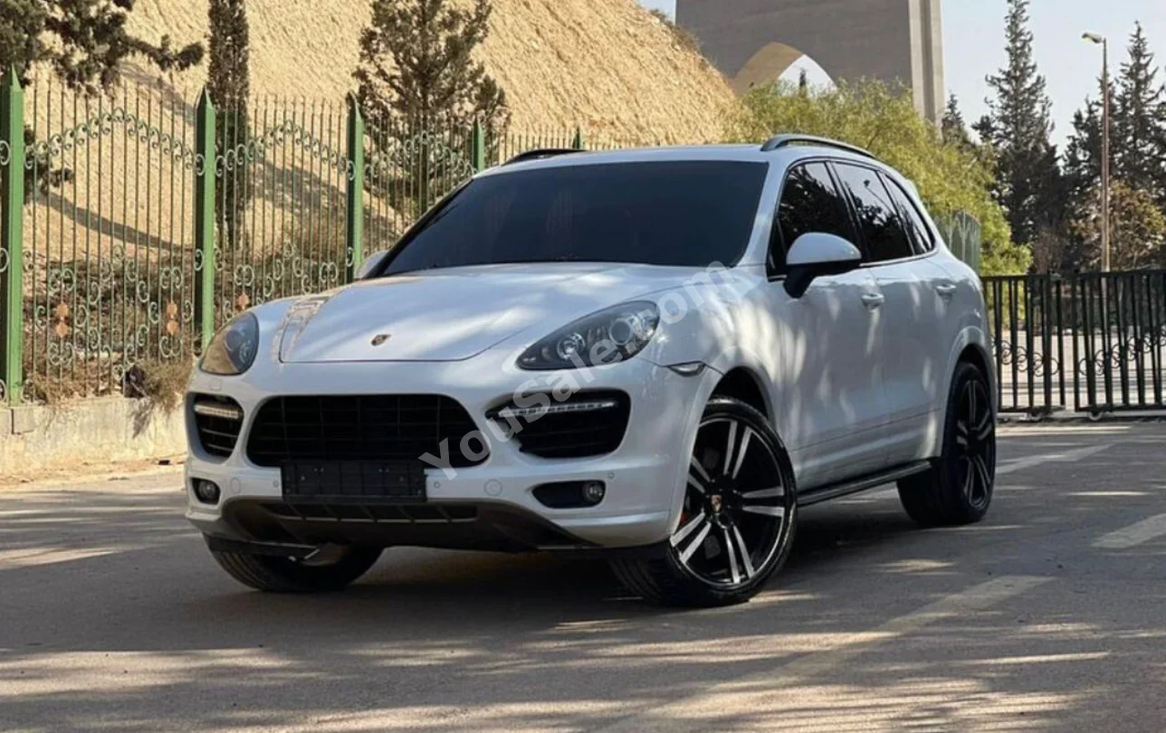 Porsche Cayenne Turbo 2014 Automatic 204,000 km 8 Cylinder AWD SUV White Gasoline