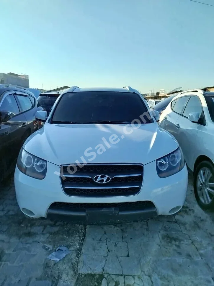 Hyundai Santa Fe 2007 Automatic 200,000 km 4 Cylinder FWD SUV White Diesel