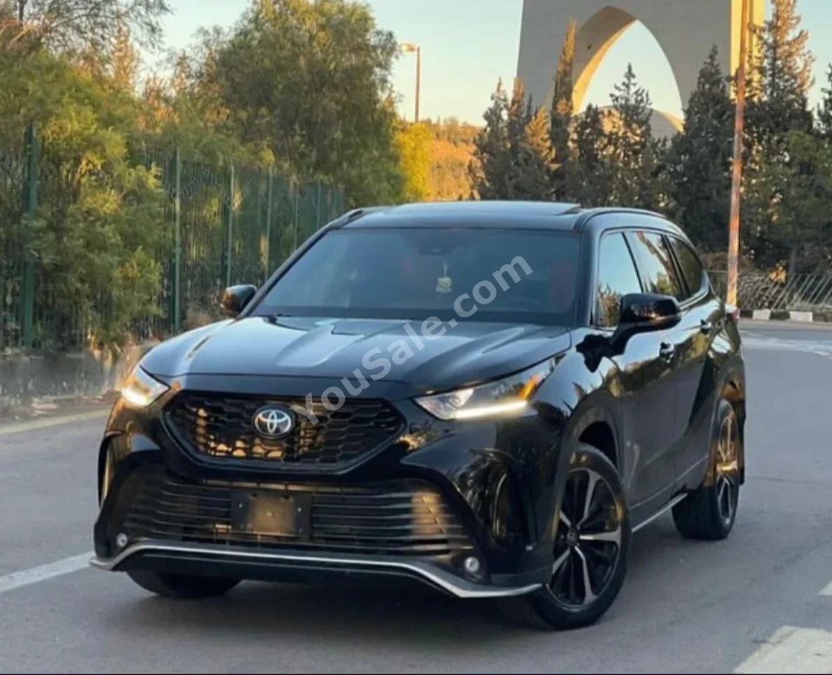 Toyota Highlander 2021 Automatic 13,000 km 6 Cylinder AWD SUV Black Gasoline