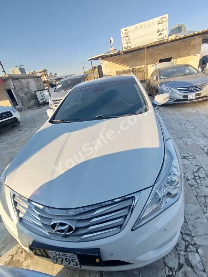 هيونداي غراندير 2011 اتوماتيك 190,000 كم 6 سلندر دفع أمامي سيدان أبيض بنزين