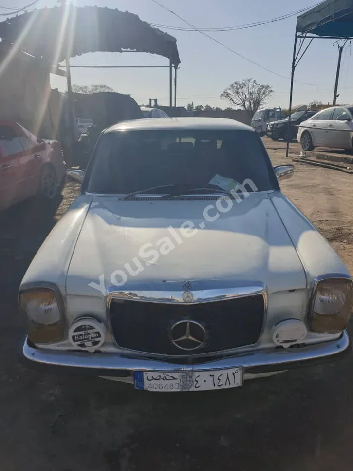 Mercedes-Benz 230 S 1974 Automatic 274,000 km 4 Cylinder RWD Sedan White Gasoline