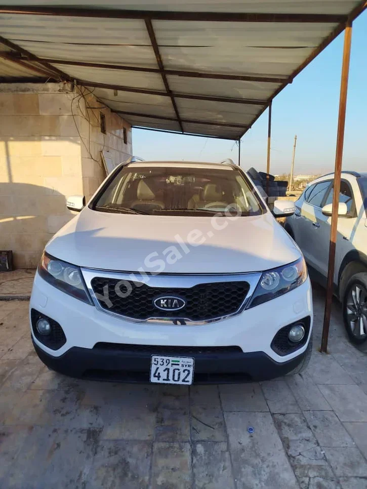 Kia Sorento 2011 Automatic 130,000 km 4 Cylinder FWD SUV White Diesel