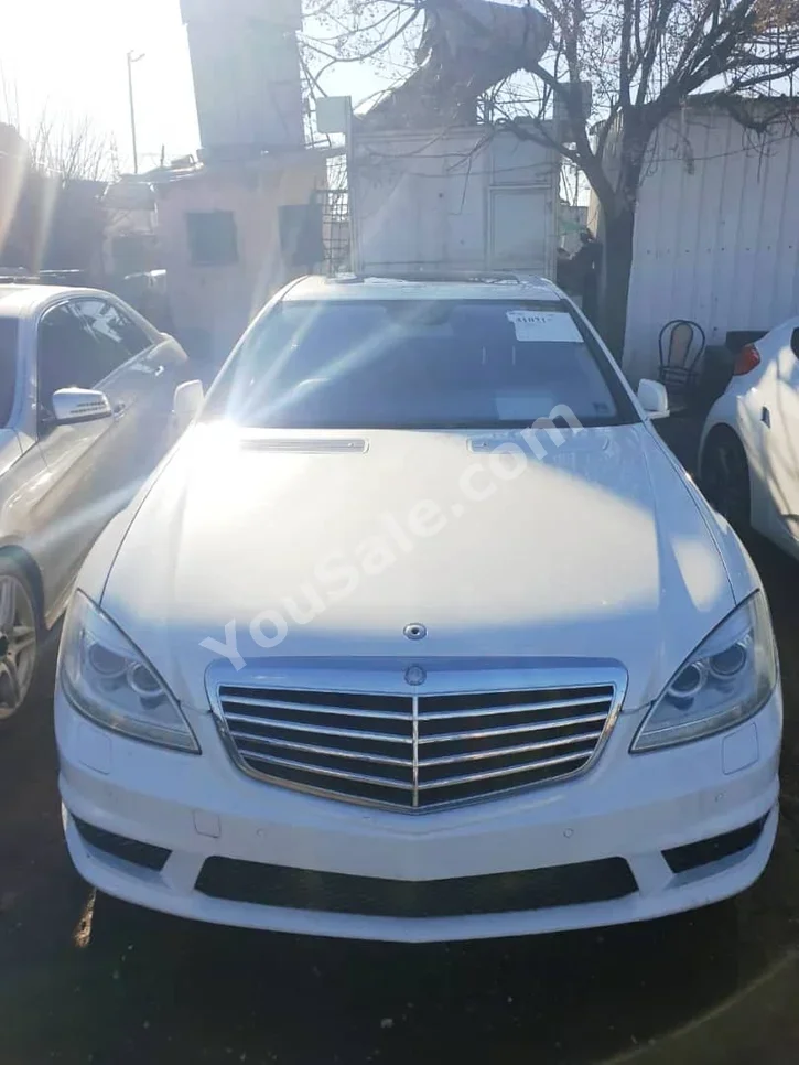 Mercedes-Benz  S-Class  550  2013  Automatic  185,000 km  6 Cylinder  RWD  Sedan  White  Gasoline