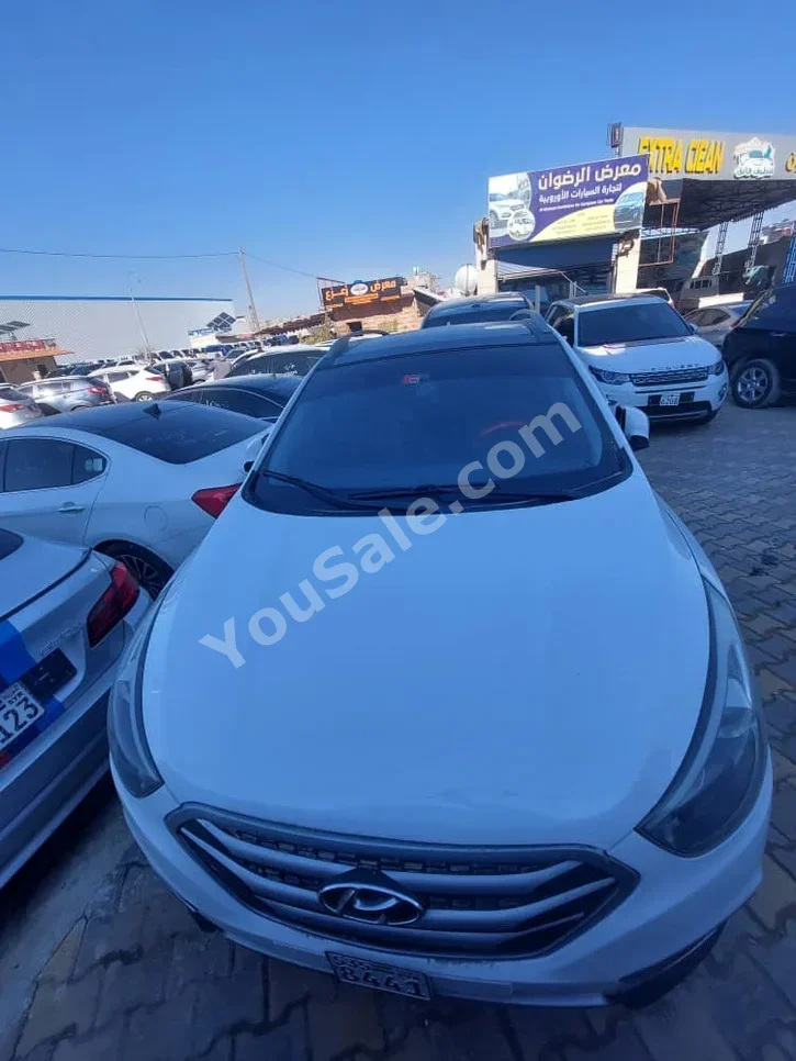 Hyundai Tucson 2014 Automatic 160,000 km 4 Cylinder FWD SUV White Gasoline