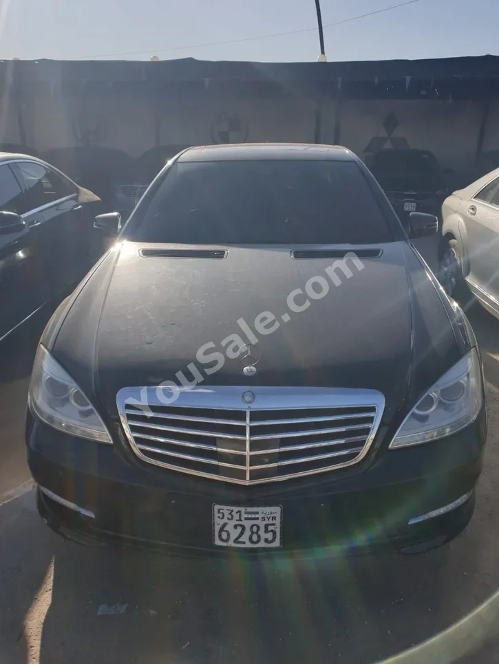 Mercedes-Benz S-Class 400 2011 Automatic 188,000 km 8 Cylinder 4WD Sedan Black Gasoline