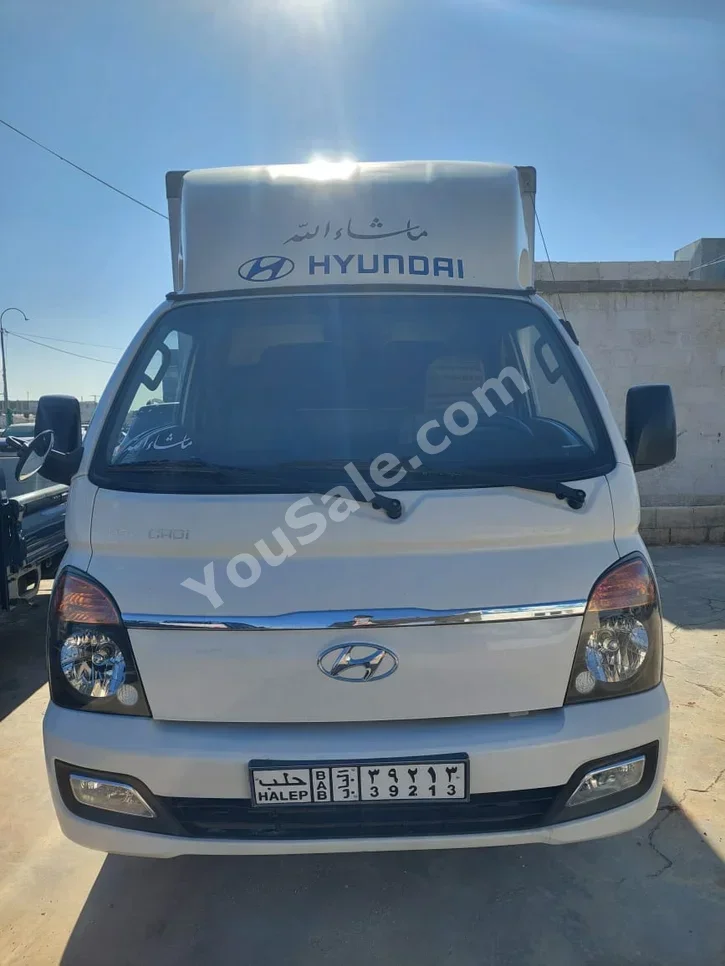 Hyundai  Porter  Porter  2012  Manual  109,000 km  4 Cylinder  RWD  Pick Up  White  Diesel