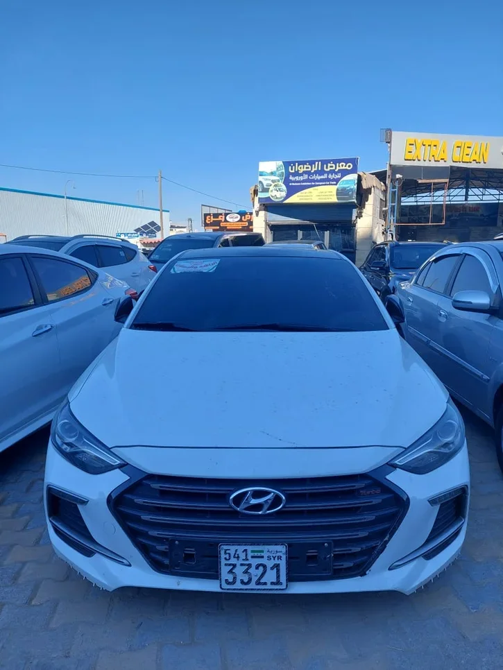 Hyundai  Avante  2016  Manual  180,000 km  4 Cylinder  FWD  Sedan  White  Gasoline