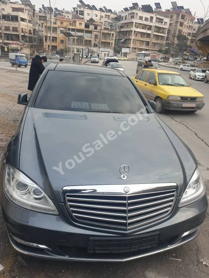 Mercedes-Benz S-Class 500 2011 Automatic 175,000 km 6 Cylinder 4WD Sedan Gray Gasoline