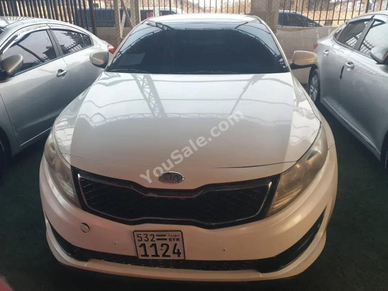 Kia K5 2011 Automatic 290,000 km 4 Cylinder FWD Sedan White Gasoline