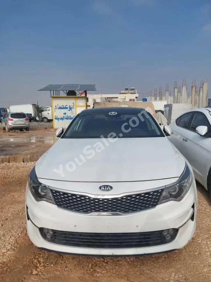 Kia K5 2014 Automatic 66,000 km 4 Cylinder FWD Sedan White Gasoline