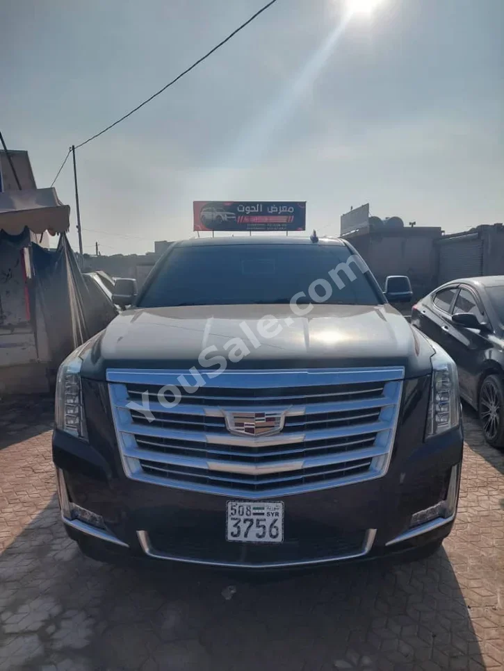 كاديلاك  اسكيليد  2019  اتوماتيك  174,000 كم  8 سلندر  دفع رباعي  اس يو في  أسود  بنزين