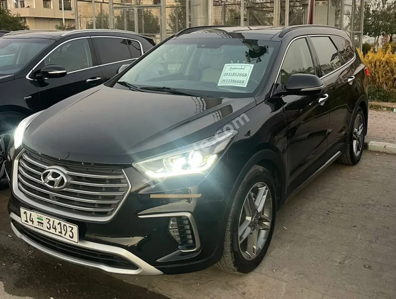 Hyundai Santa Fe 2017 Automatic 140,000 km 6 Cylinder AWD SUV Black Gasoline