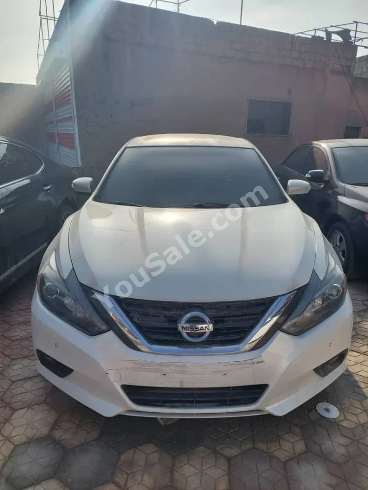 Nissan Altima 2.5 S 2016 Automatic 198,000 km 6 Cylinder FWD Sedan White Gasoline