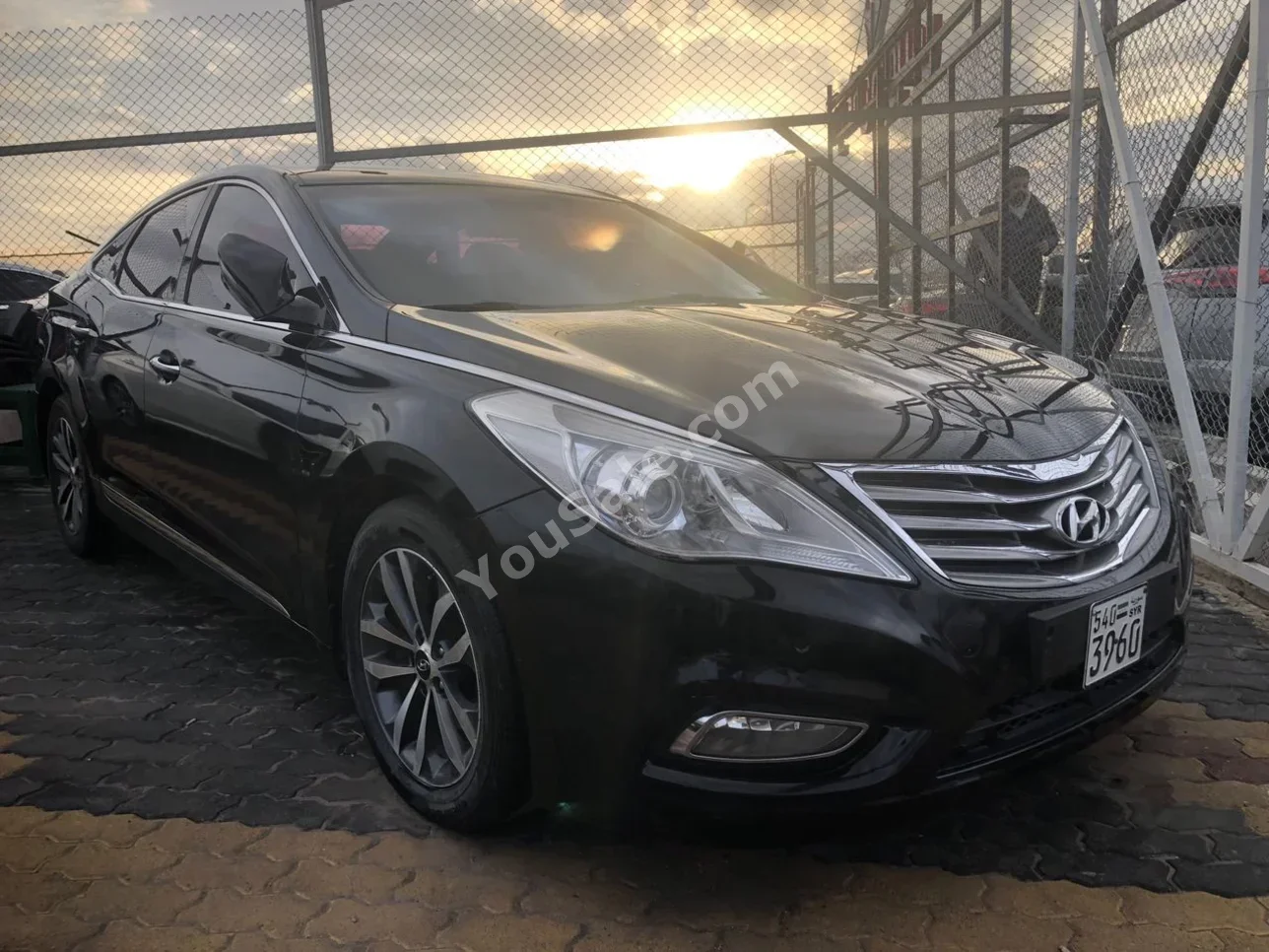 Hyundai Azera 2012 Automatic 120,000 km 4 Cylinder FWD Sedan Black Gasoline