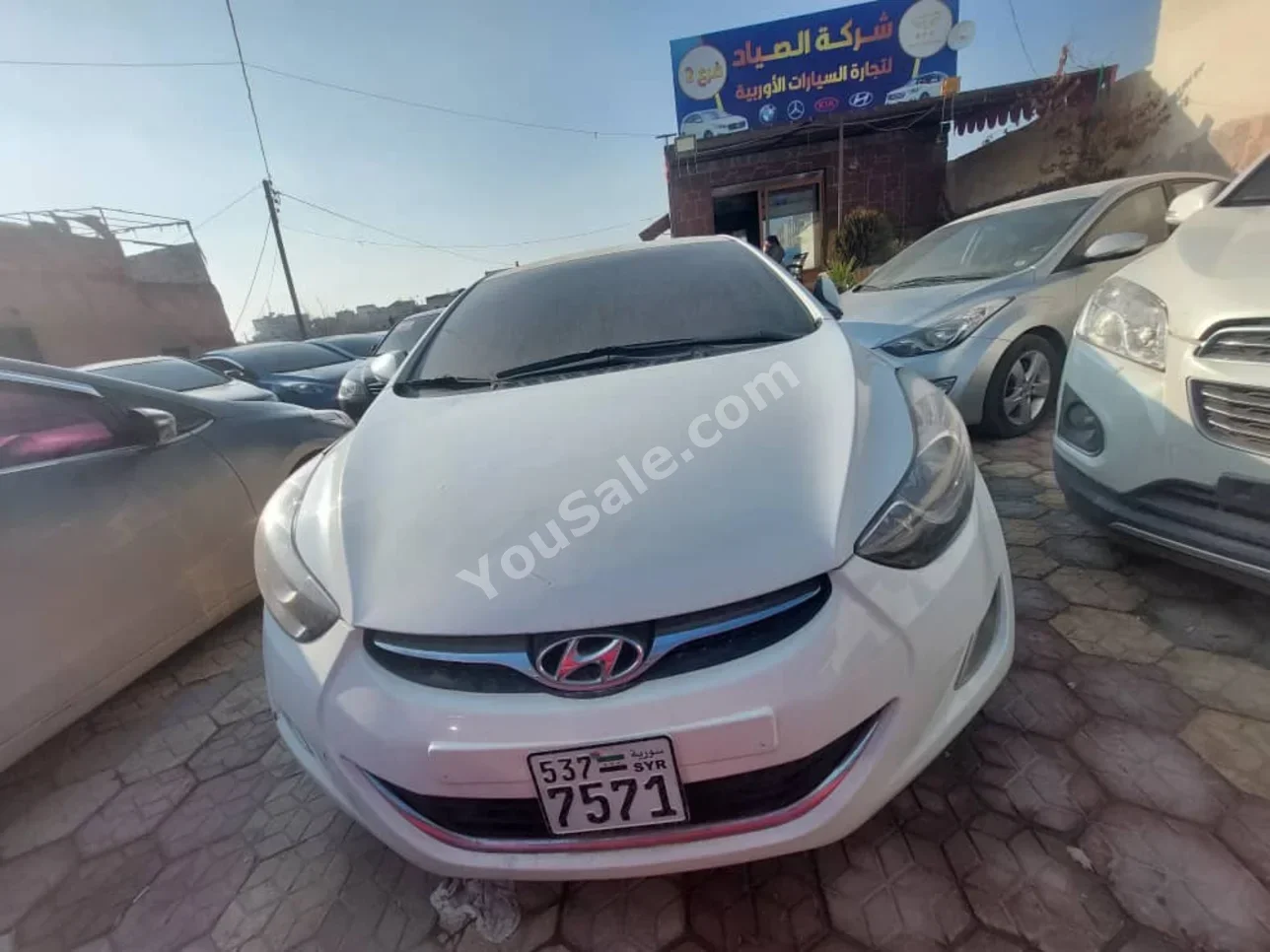 هيونداي افانتي 2010 اتوماتيك 165,000 كم 4 سلندر دفع أمامي سيدان أبيض بنزين