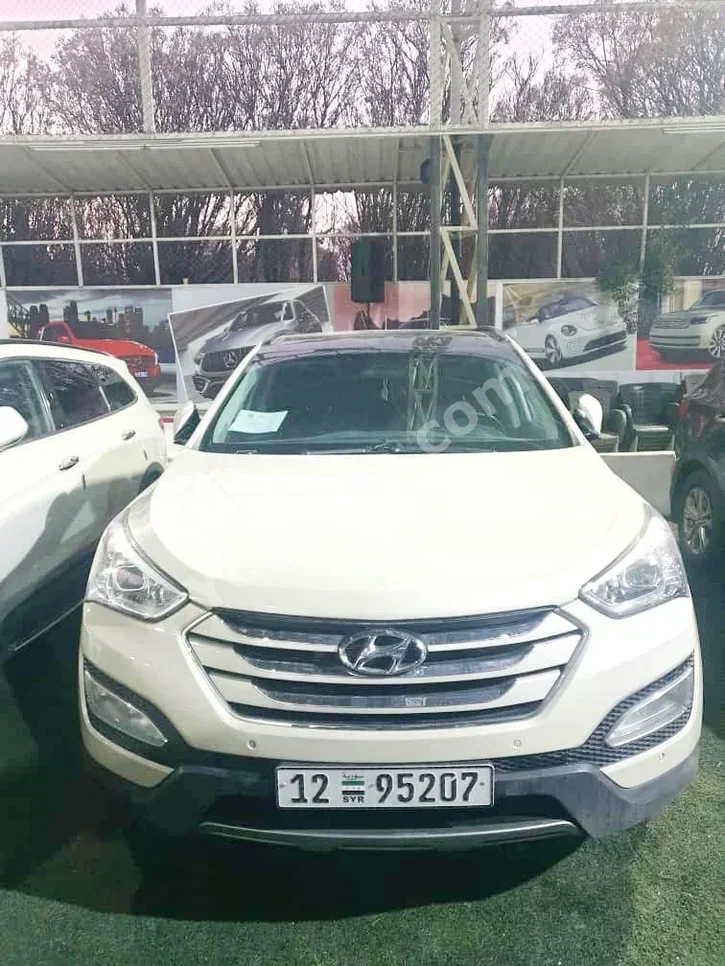 Hyundai  Santa Fe  2013  Automatic  168,000 km  4 Cylinder  FWD  SUV  Beige  Diesel