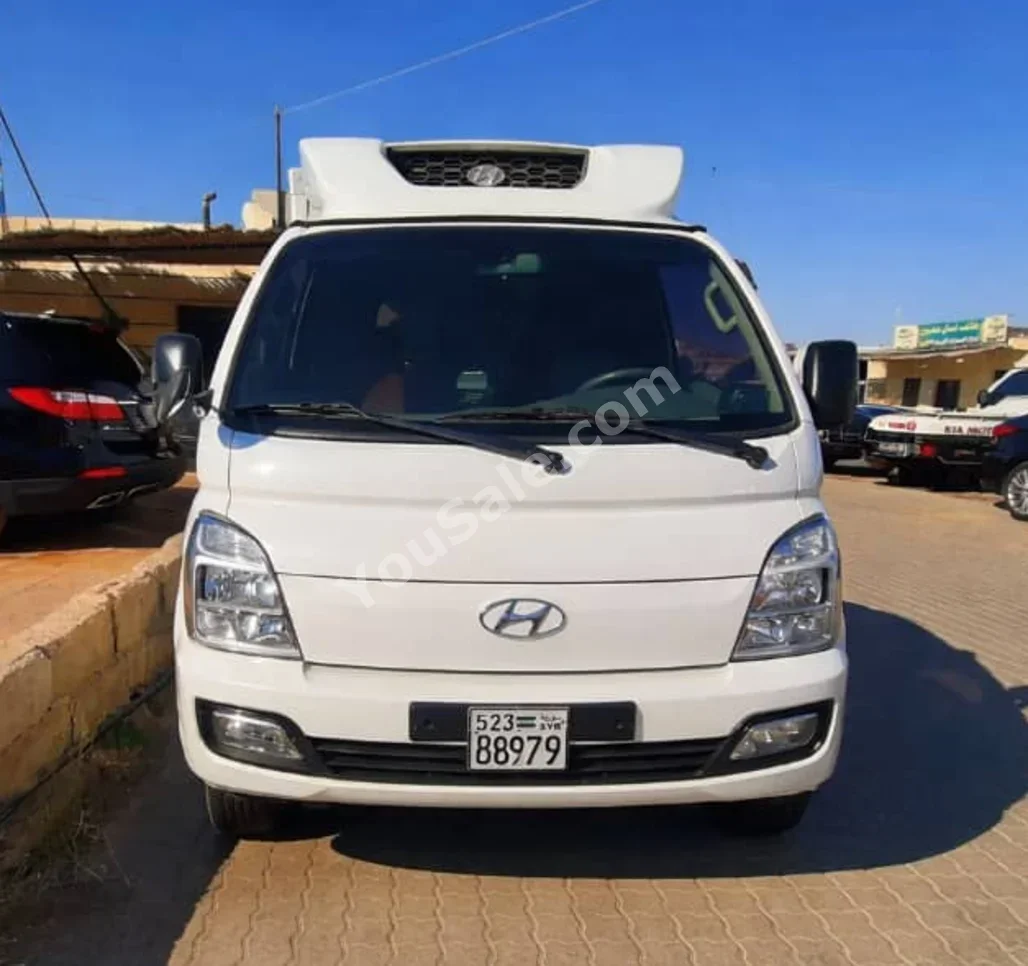 Hyundai Porter Porter 2013 Manual 125,000 km 4 Cylinder RWD Pick Up White Diesel