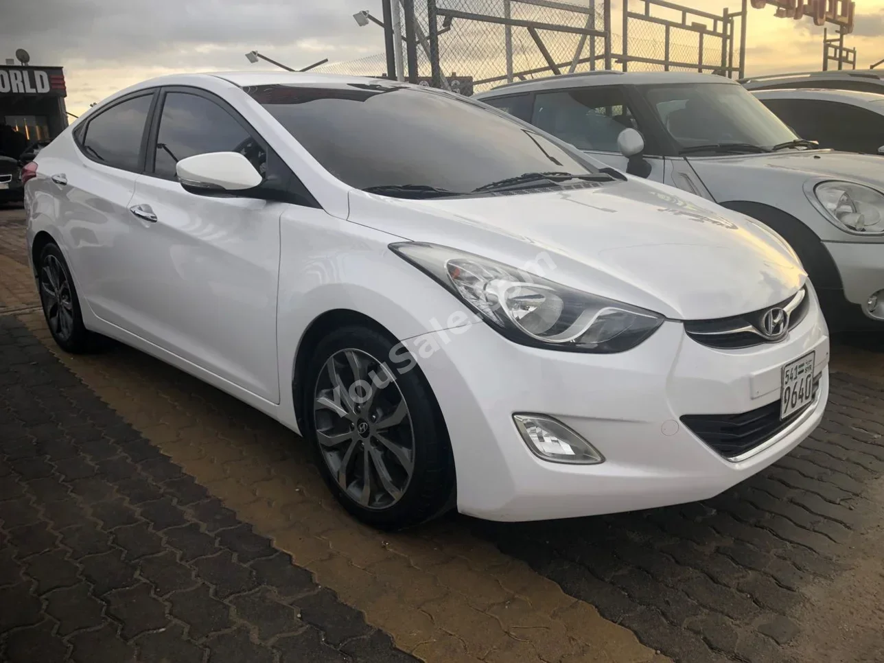 Hyundai Avante 2014 Automatic 84,000 km 4 Cylinder FWD Sedan White Gasoline