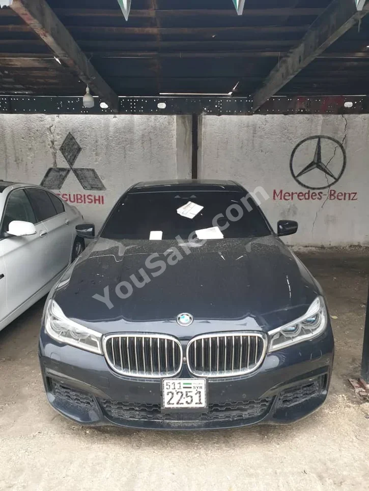 بي ام دبليو  الفئة - السابعة  750 Li  2018  اتوماتيك  112,000 كم  8 سلندر  دفع رباعي  سيدان  أزرق غامق  بنزين