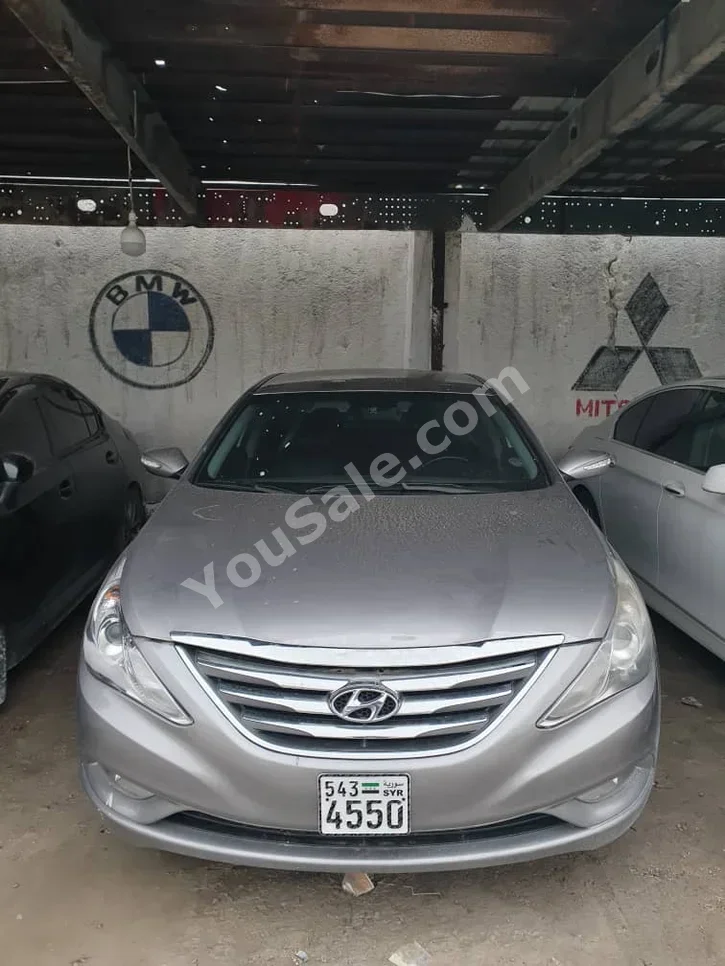 هيونداي سوناتا 2010 اتوماتيك 188,000 كم 4 سلندر دفع أمامي سيدان فضي بنزين