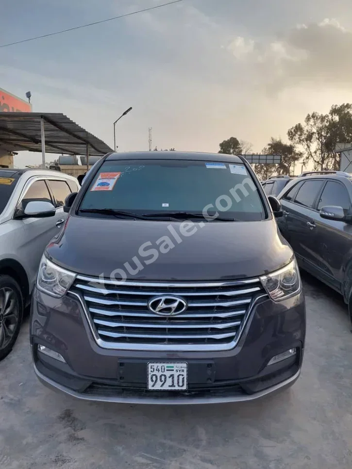 Hyundai Van H1 2019 Automatic 119,000 km 4 Cylinder RWD Van / Bus Dark Gray Diesel