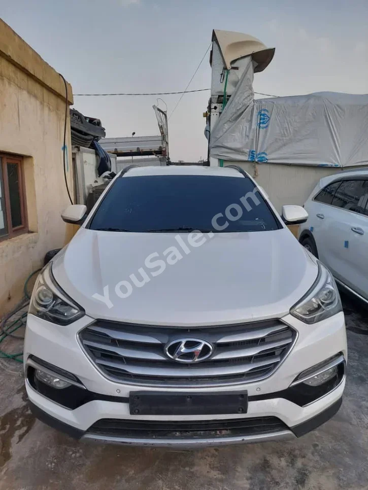 Hyundai  Santa Fe  2017  Automatic  195,000 km  4 Cylinder  FWD  SUV  White  Diesel