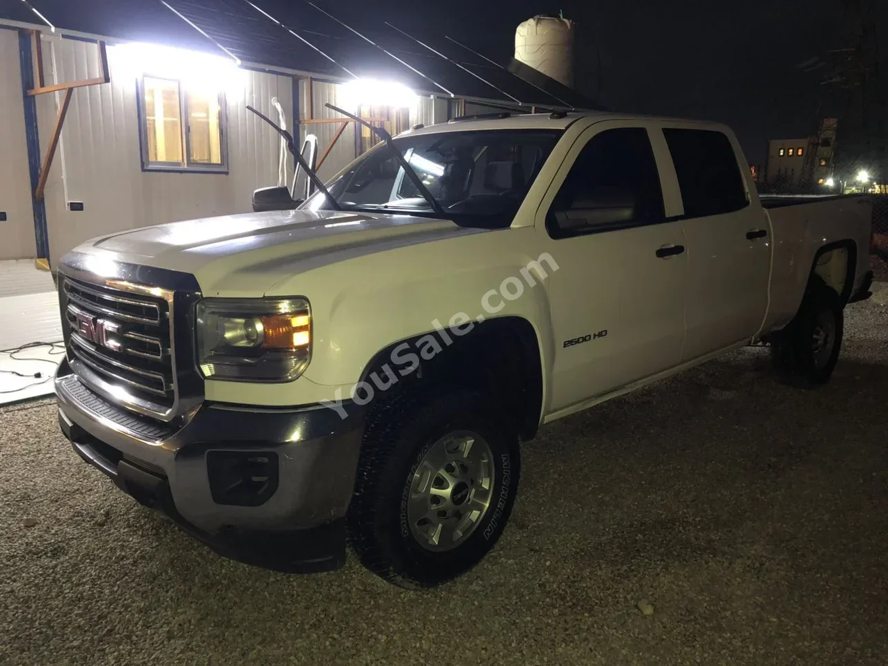 GMC  Sierra  2015  Automatic  193,000 km  6 Cylinder  AWD  Pick Up  White  Gasoline