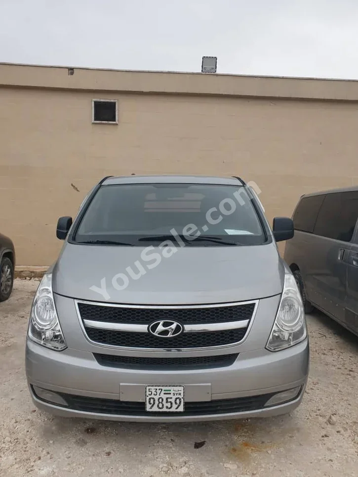 Hyundai  Van H1  2015  Manual  177,000 km  4 Cylinder  RWD  Van / Bus  Silver  Diesel