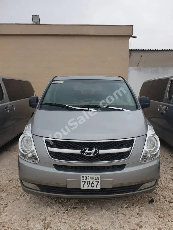 Hyundai Van H1 2014 Automatic 167,000 km 4 Cylinder RWD Van / Bus Silver Diesel