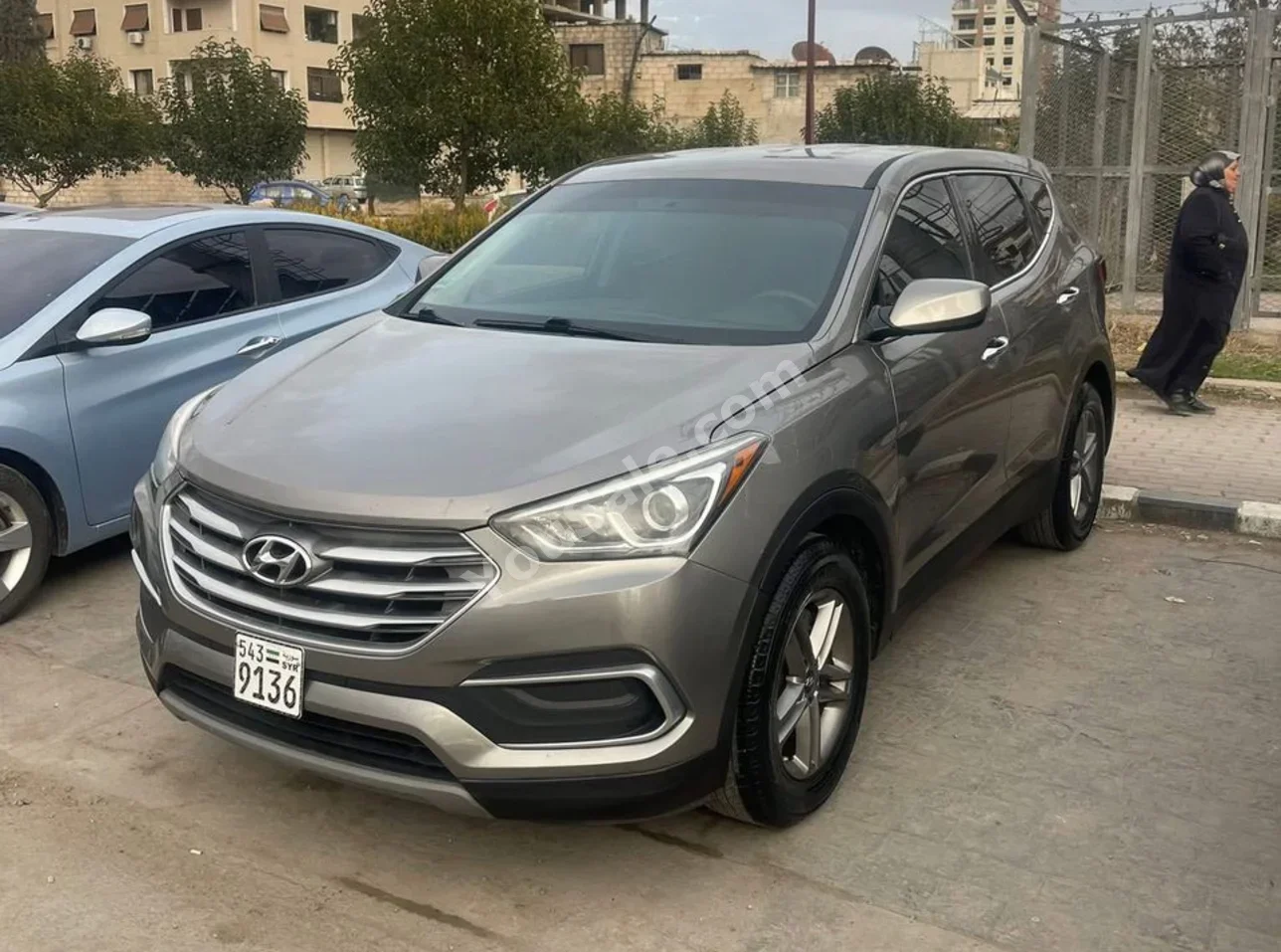 هيونداي سانتا في 2018 اتوماتيك 100,000 كم 4 سلندر دفع أمامي اس يو في ذهبي بنزين