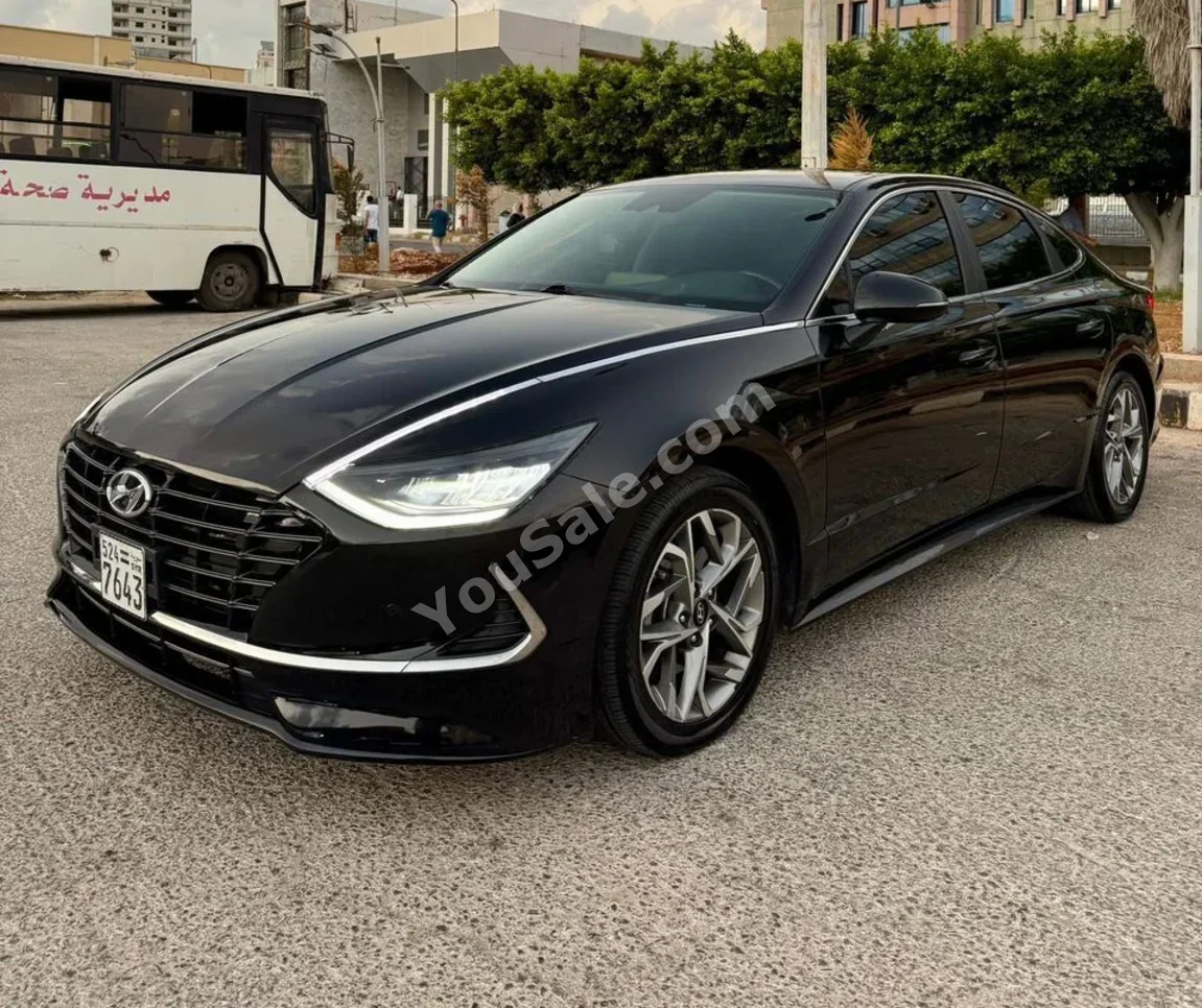 هيونداي سوناتا 2021 اتوماتيك 110,000 كم 4 سلندر دفع أمامي سيدان أسود بنزين
