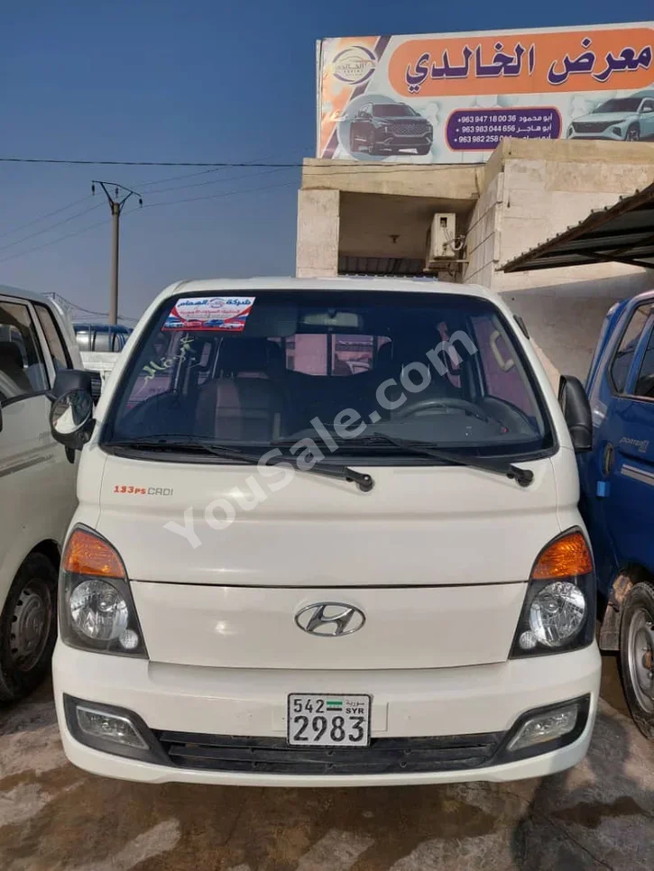 Hyundai Porter Porter 2012 Manual 221,000 km 4 Cylinder RWD Pick Up White Diesel