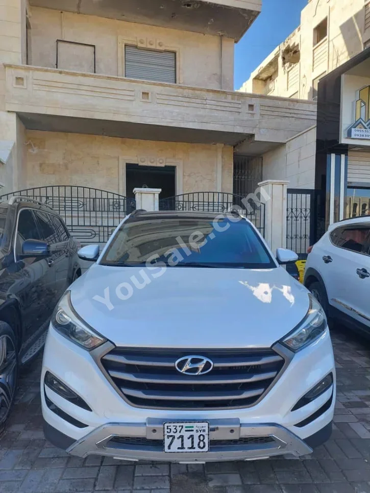 Hyundai Tucson 2016 Automatic 155,000 km 4 Cylinder FWD SUV White Gasoline