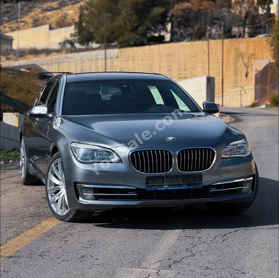 بي ام دبليو الفئة - السابعة 740 Li 2014 اتوماتيك 110,000 كم 6 سلندر دفع خلفي سيدان رمادي بنزين