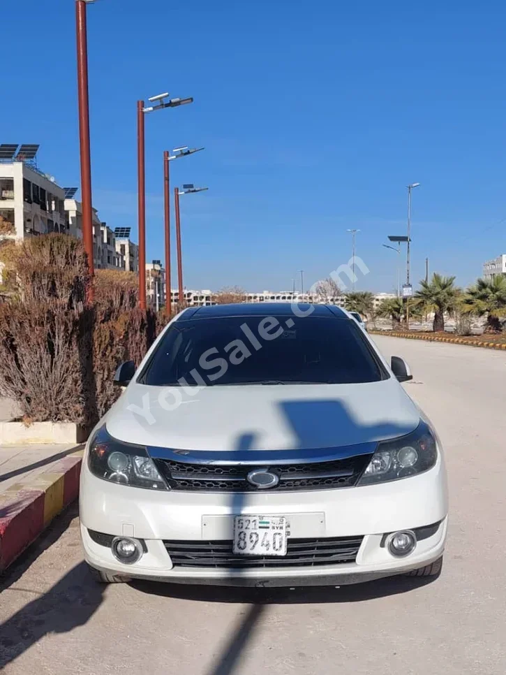 Renault Samsung SM5 2011 Automatic 166,000 km 4 Cylinder FWD Sedan White Gasoline