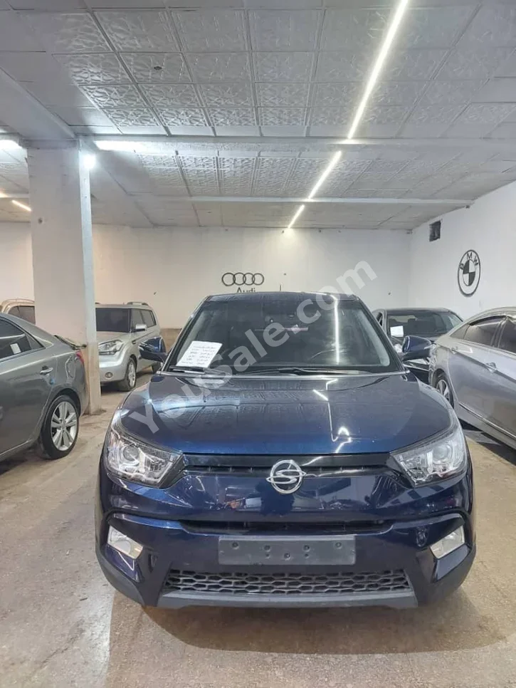 SSangyong Tivoli 2016 Automatic 130,000 km 4 Cylinder FWD SUV Dark Blue Gasoline