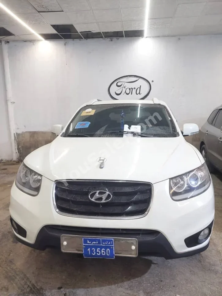 Hyundai Santa Fe 2009 Automatic 200,000 km 4 Cylinder FWD SUV White Diesel