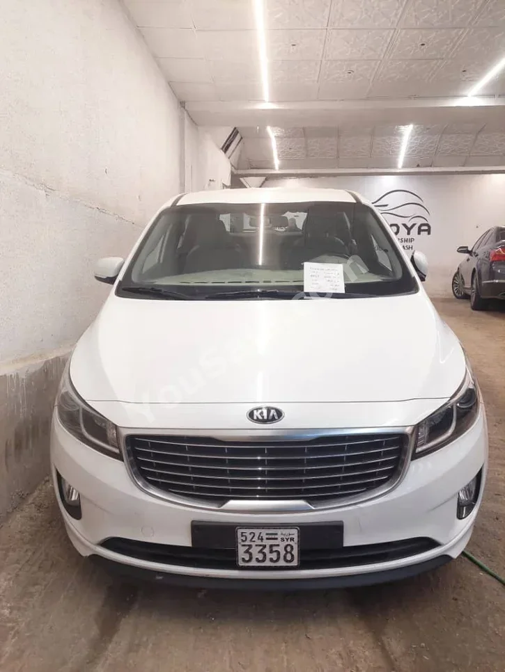 Kia  Carnival  2017  Automatic  200,000 km  4 Cylinder  RWD  Van / Bus  White  Diesel