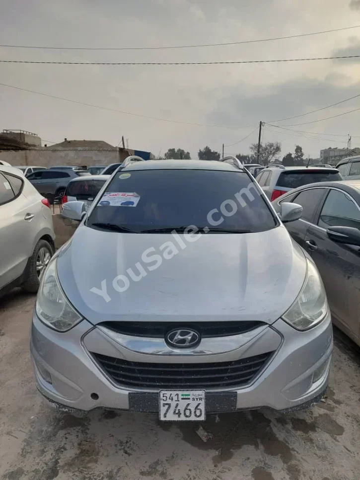 Hyundai Tucson 2010 Automatic 135,000 km 4 Cylinder FWD SUV Silver Diesel