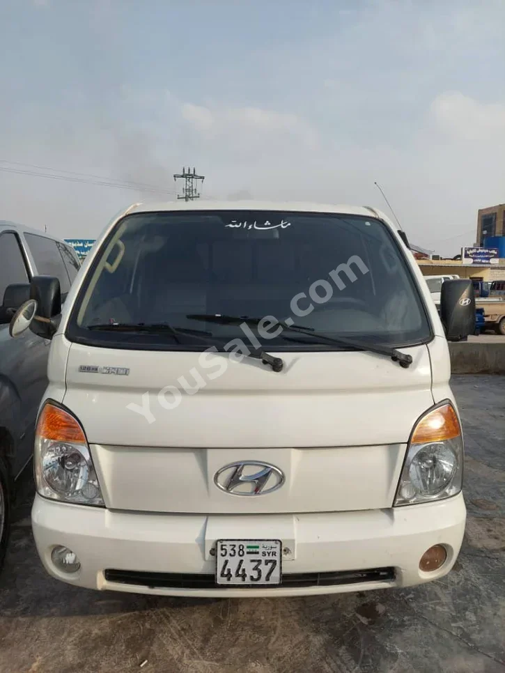 Hyundai Porter Porter 2011 Automatic 193,000 km 4 Cylinder RWD Pick Up White Diesel