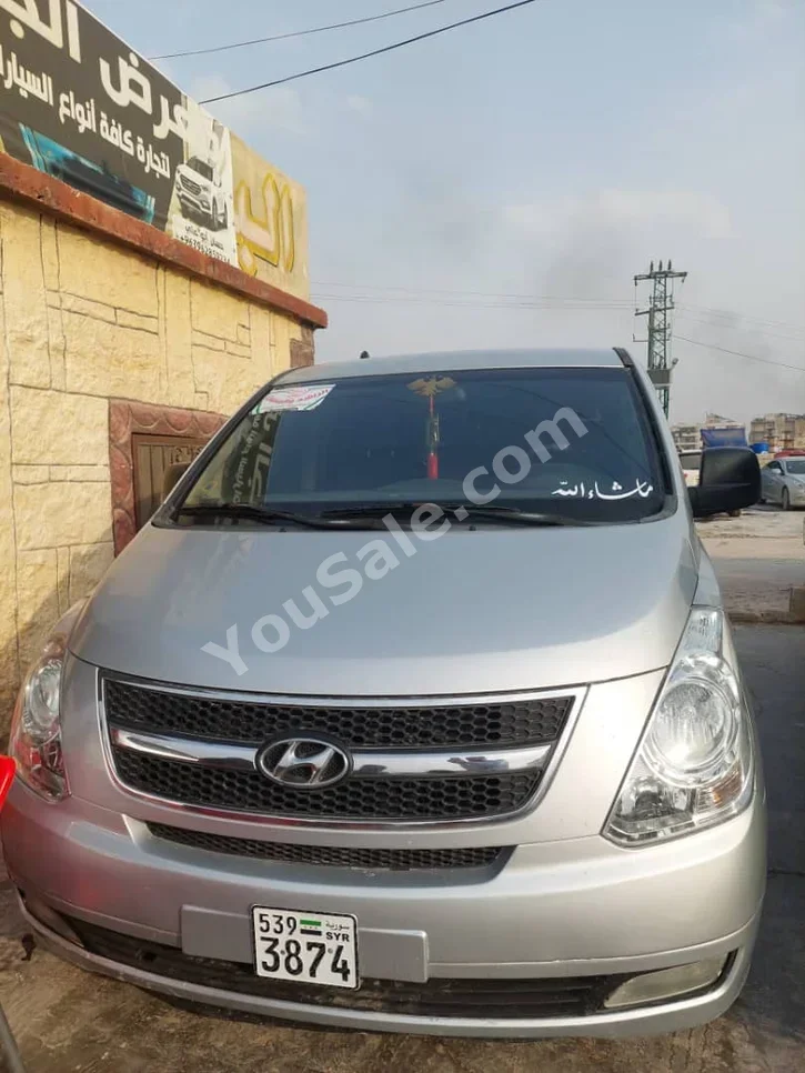 Hyundai Van H1 2008 Automatic 102,000 km 4 Cylinder RWD Van / Bus Silver Diesel