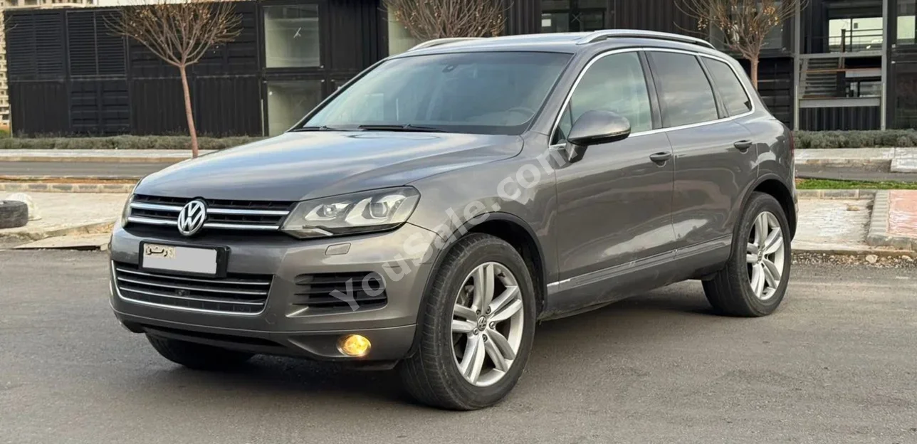 Volkswagen Touareg 2011 Automatic 85,000 km 6 Cylinder 4WD SUV Dark Gray Gasoline