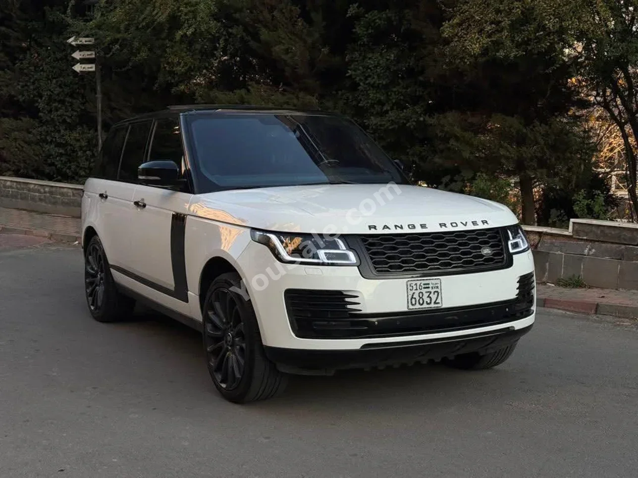 Land Rover  Range Rover  Vogue  2015  Automatic  192,000 km  4 Cylinder  RWD  SUV  White  Gasoline