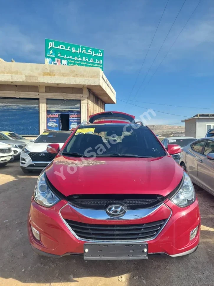 Hyundai Tucson 2019 Automatic 73,000 km 4 Cylinder FWD SUV Red Gasoline