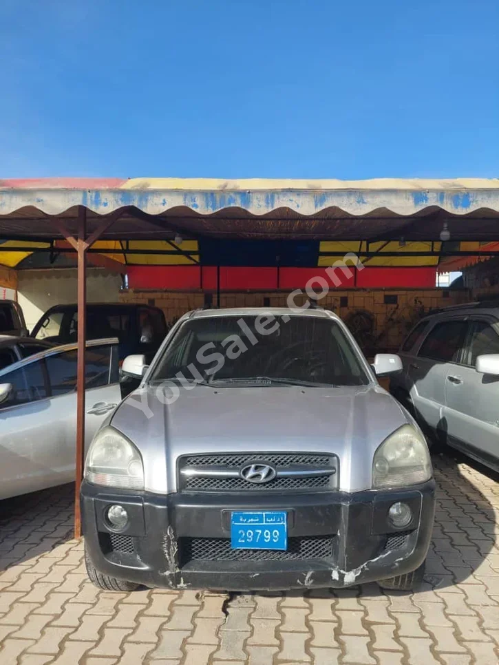 Hyundai  Tucson  2007  Automatic  285,000 km  4 Cylinder  FWD  SUV  Silver  Diesel