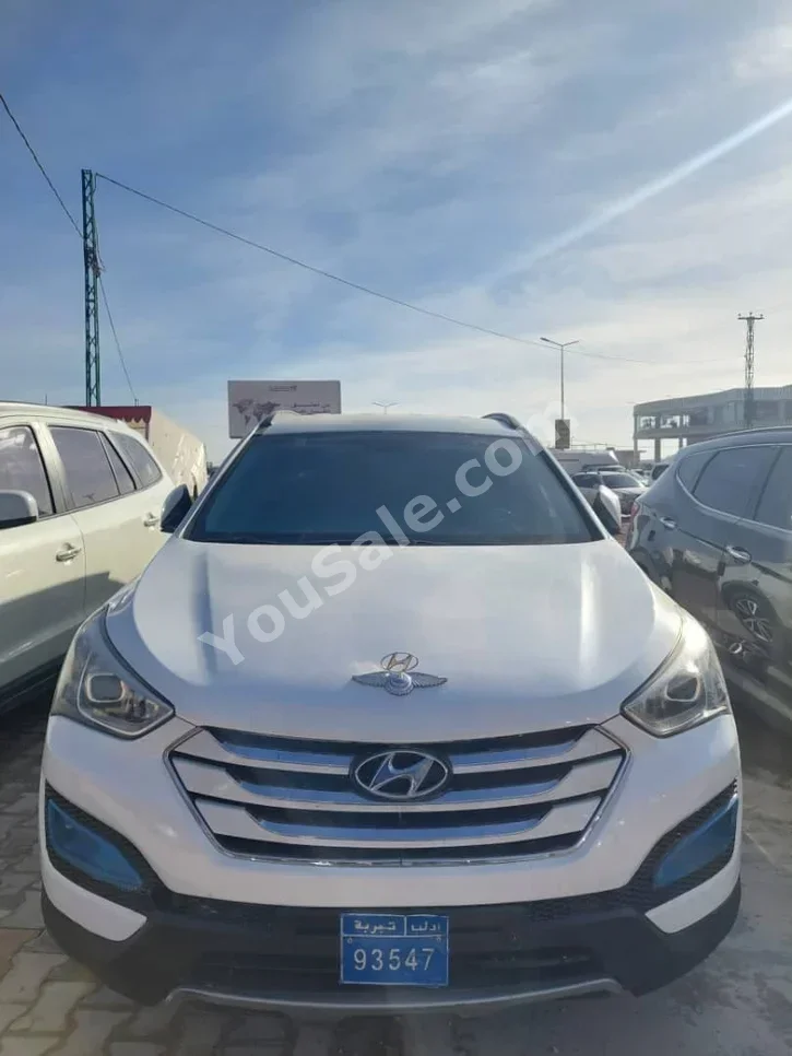 Hyundai Santa Fe 2013 Automatic 125,000 km 4 Cylinder FWD SUV White Diesel