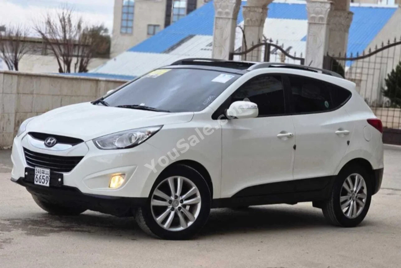Hyundai Tucson LX 35 2012 Automatic 220,000 km 4 Cylinder FWD SUV White Diesel With Warranty
