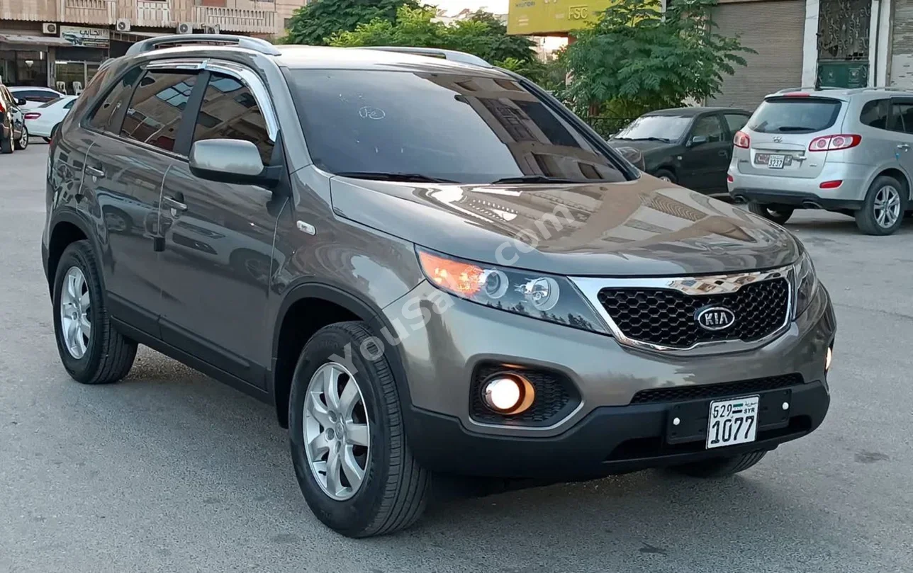 Kia  Sorento  2012  Automatic  182,000 km  4 Cylinder  RWD  SUV  Dark Gray  Diesel